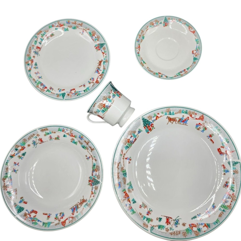 Vintage Christmas Wonderland Porcelain China 20pc Dinnerware Set Holiday Design‎